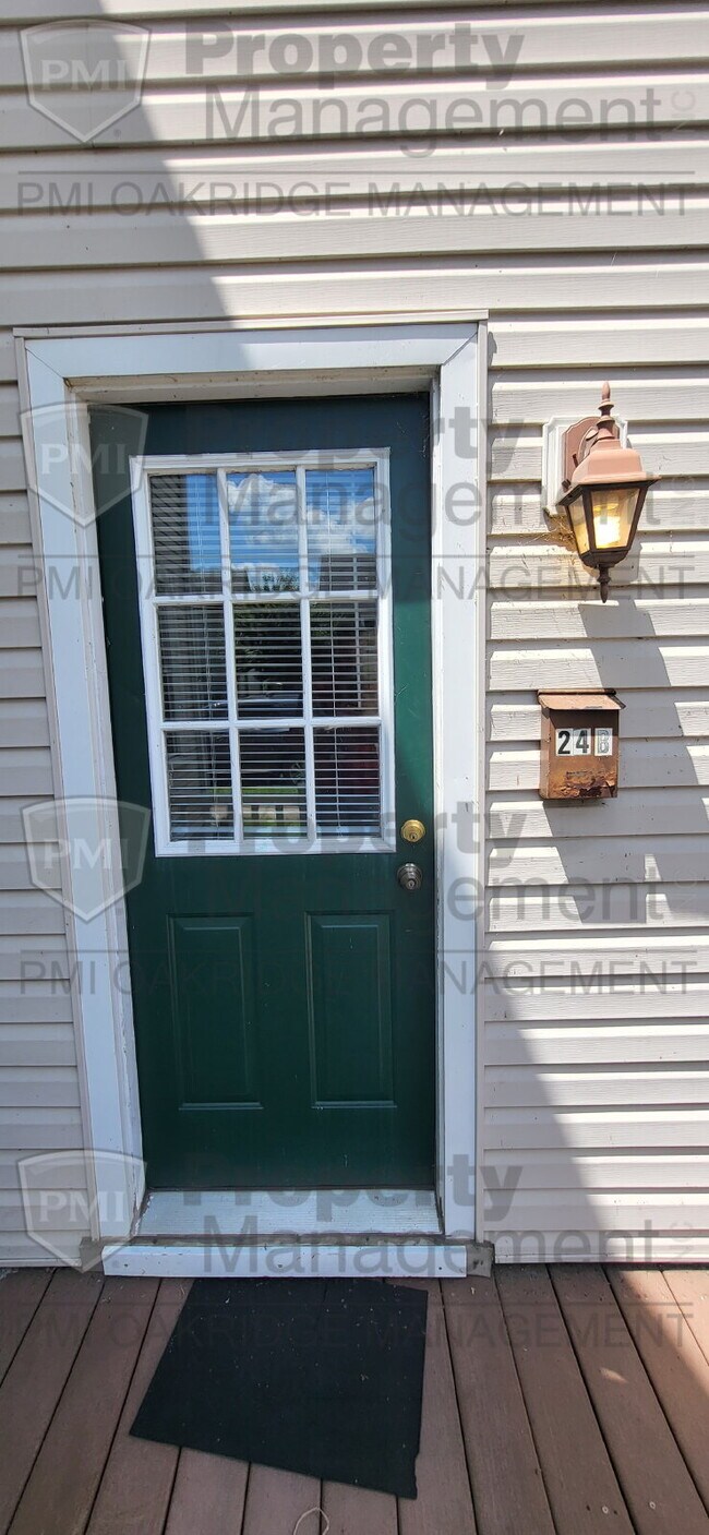 Building Photo - Downtown Efficiency Apartment