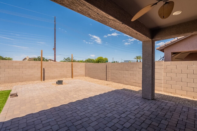 Building Photo - Two homes in one!