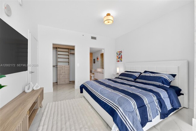 Building Photo - 888 Biscayne Blvd