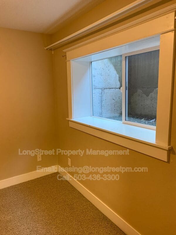 Building Photo - 532 NE Sumner St