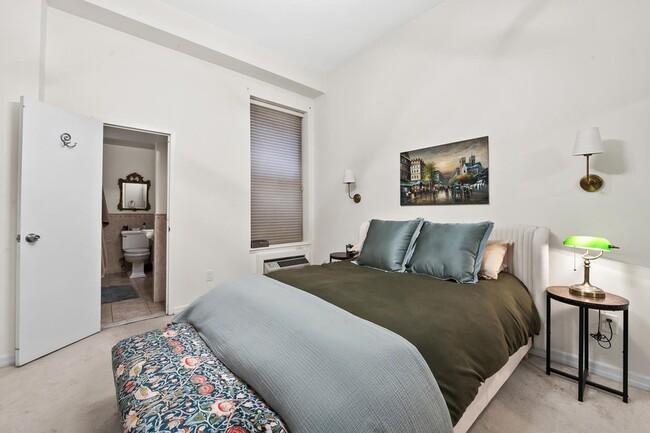 Building Photo - 77 River St