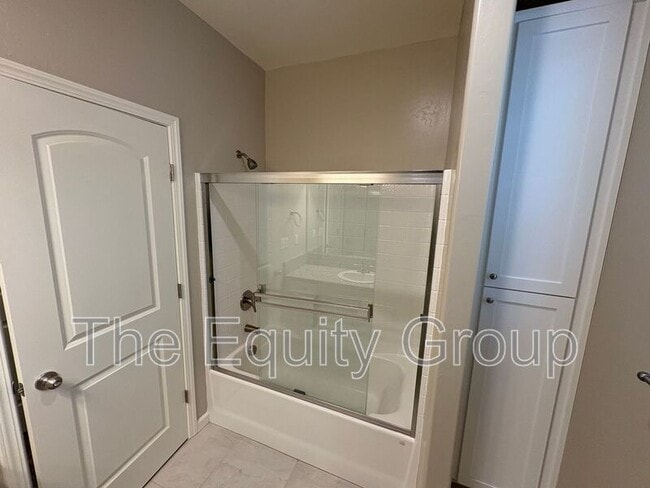 Building Photo - 4526 W Flagstaff Ave