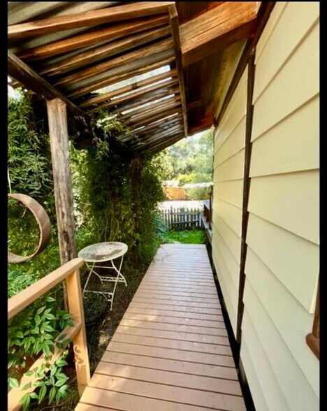 Building Photo - 1417 Old Topanga Canyon Rd