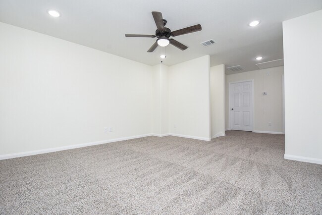 Building Photo - 2807 Topiary Ln