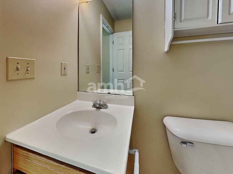 Building Photo - 2565 Chateaugay Ct