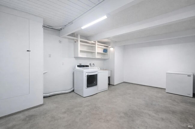 Building Photo - 5122 Potrero Ave