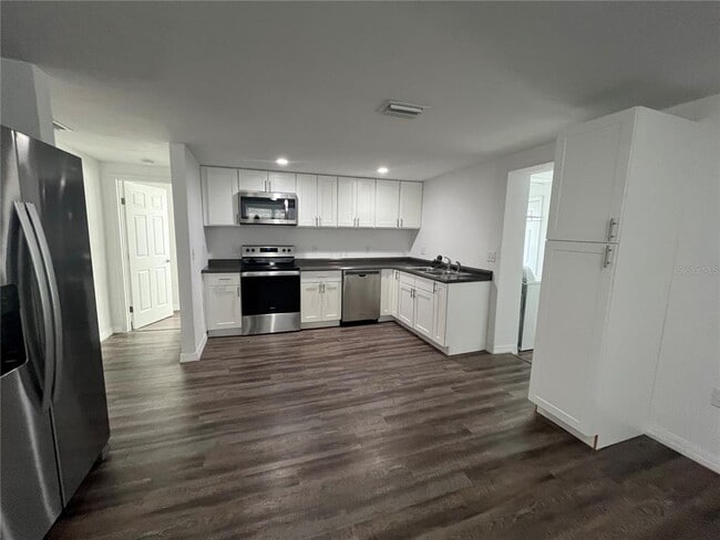 Building Photo - 1222 SE 10th St