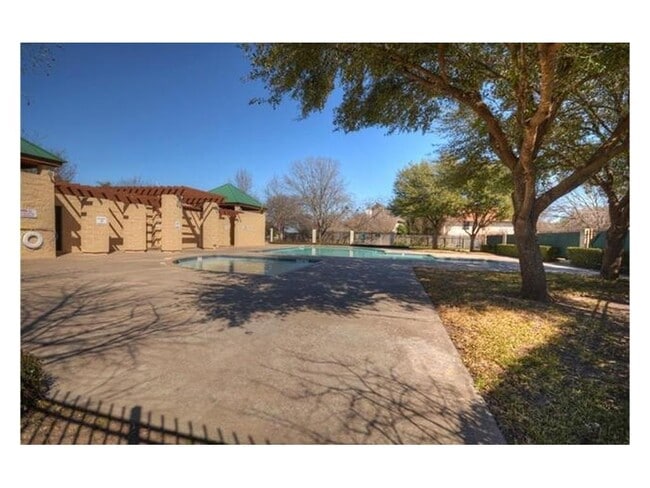 Building Photo - 1819 Rosenborough Ln N