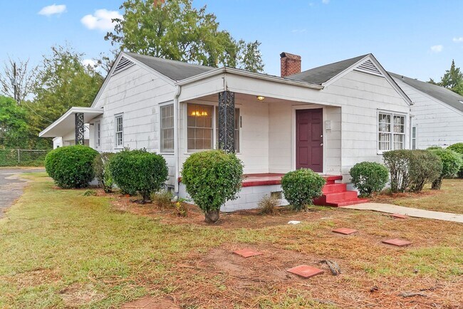 Building Photo - Cute 3 Bed 1 Bath House! Available Now! Call to Schedule a Tour!