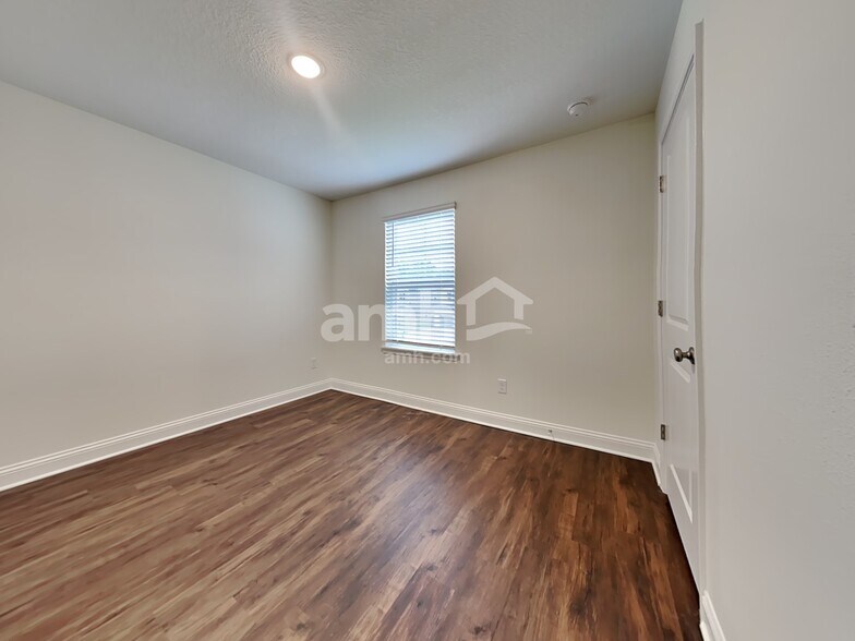 Building Photo - 302 Banyan Frst Dr