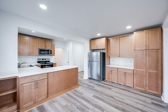 Building Photo - JUST LISTED! The Perfect Place for Students to Call Home