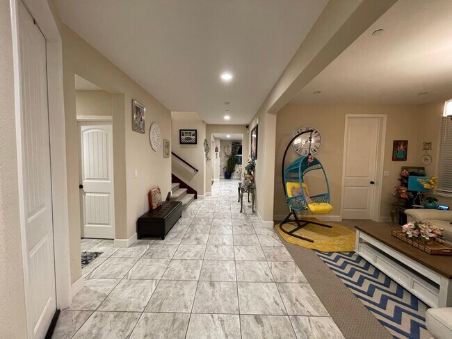 Building Photo - 486 Glenbrook Dr