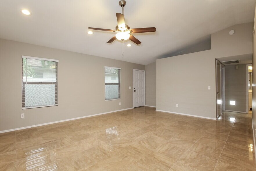 Building Photo - 4758 W Escuda Dr