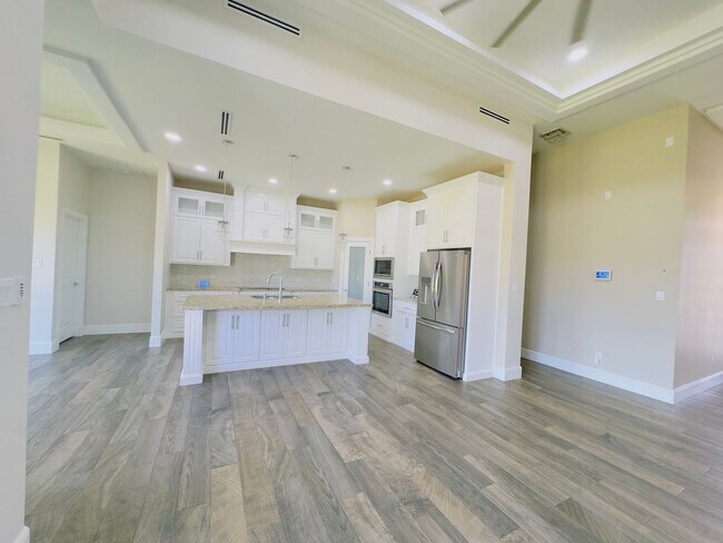 Building Photo - 3021 E Bella Vista Ave