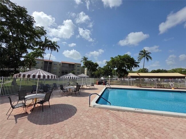 Building Photo - 1820 SW 81st Ave