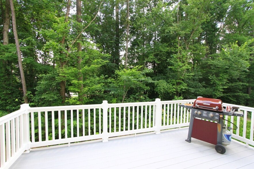 Building Photo - 129 Parkway Ct