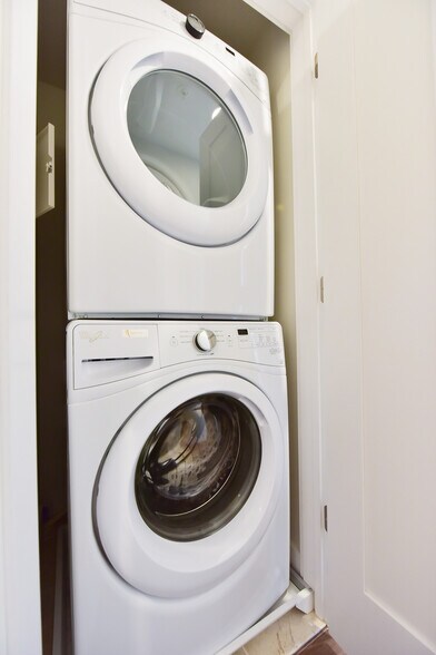 Building Photo - 2337 Champlain Street NW