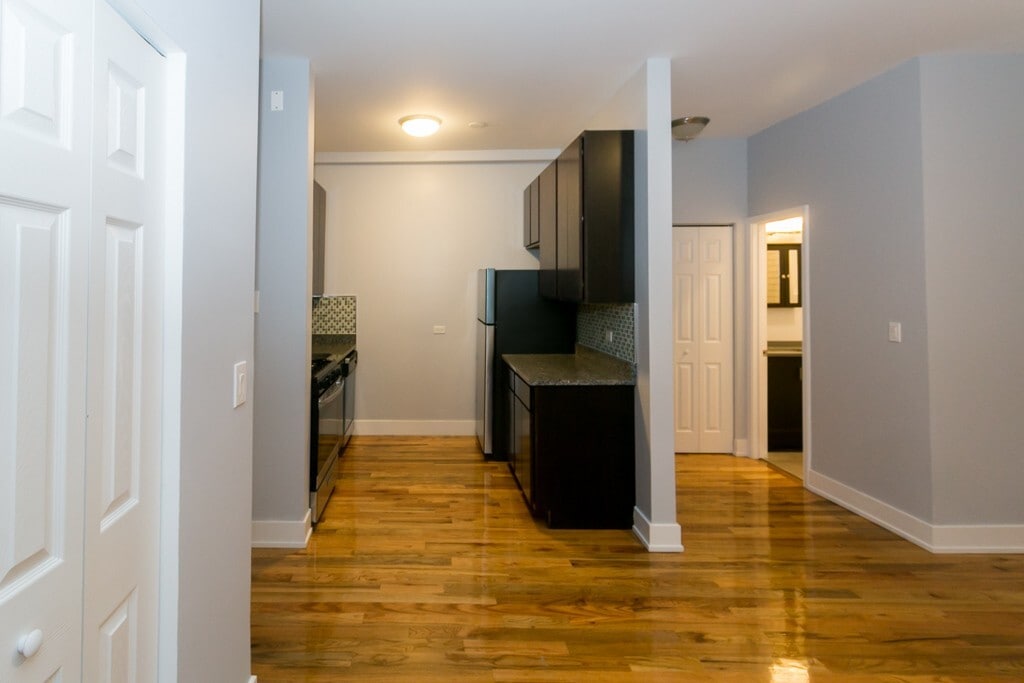 Building Photo - 4828 N Damen Ave