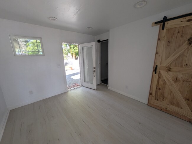 Building Photo - 3107 W Longfellow Ave