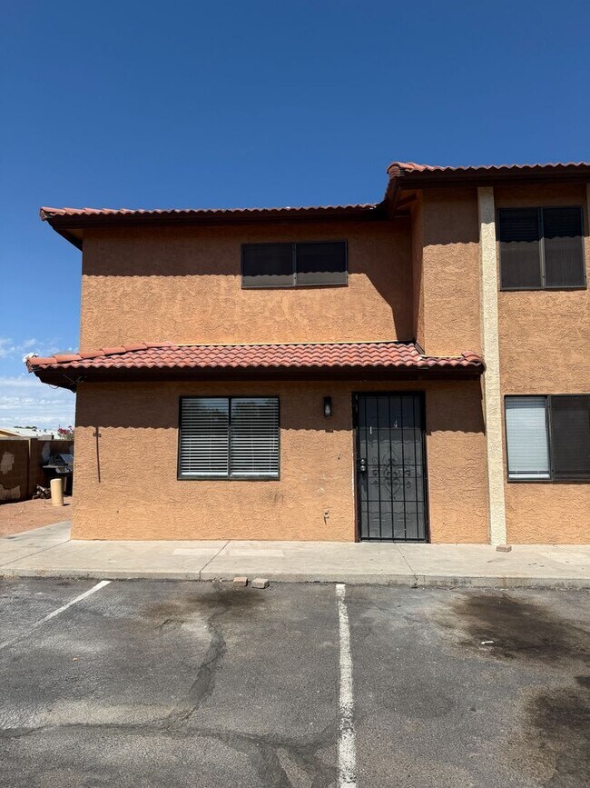 Building Photo - Lindsay and McKellips. Remodeled 2 bed, 2b...