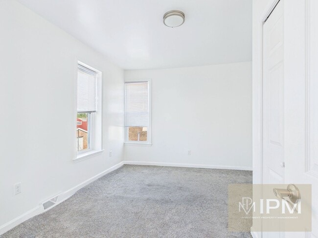 Building Photo - 1/2 OFF First Months Rent! Spacious 3 Bedr...