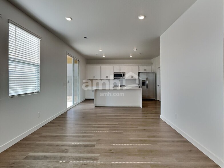 Building Photo - 1539 Aquamarine Dr