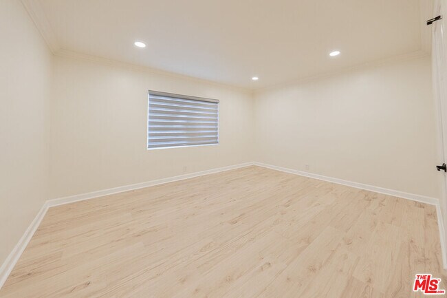 Building Photo - 8149 Alcove Ave