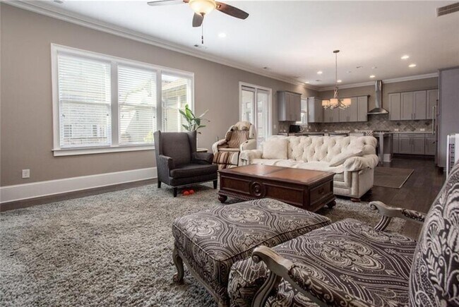 Building Photo - 4939 Kentwood Dr