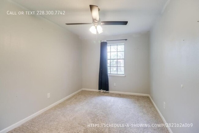 Building Photo - 647 Ridge Dr