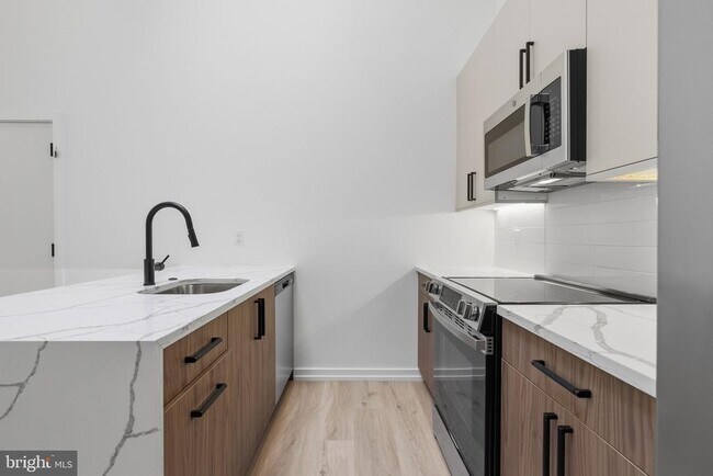 Building Photo - 203 S 13th St