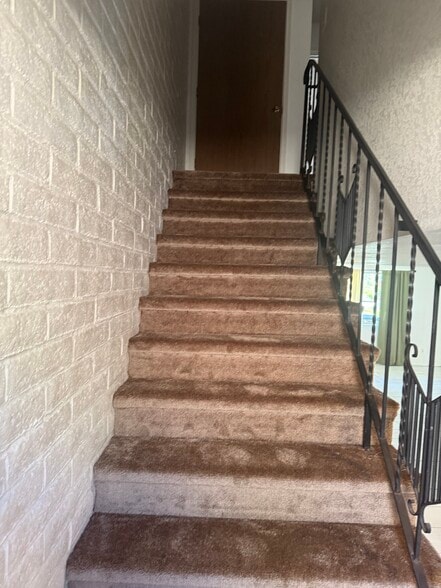 Building Photo - 797 W Mesa Verde Dr