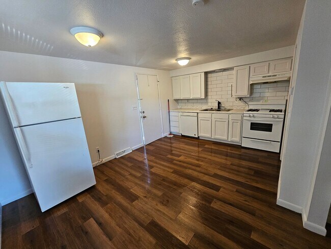 Primary Photo - 189 Park Ave