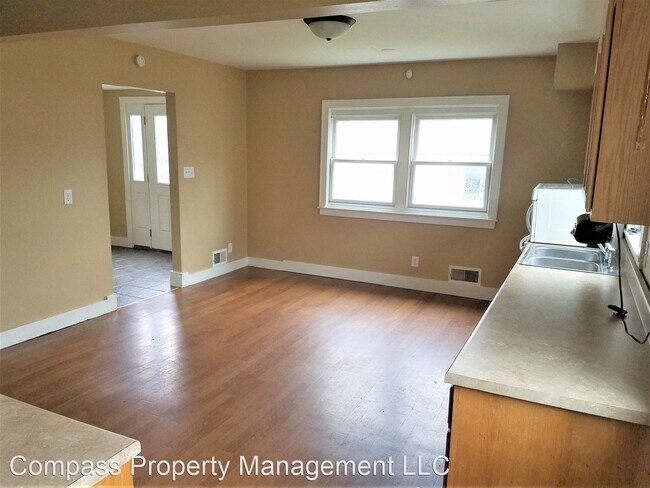 Building Photo - 3 br, 1 bath House - 412 W Main Street