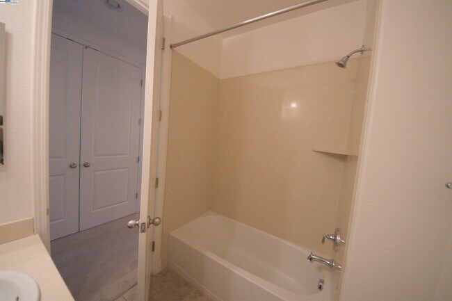 Building Photo - 5530 Esprit Way