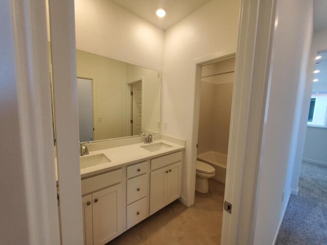 Building Photo - 3724 Benicia Ave