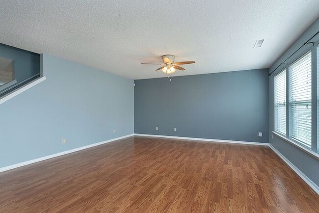Building Photo - Large 4 Bedroom in Fishers!
