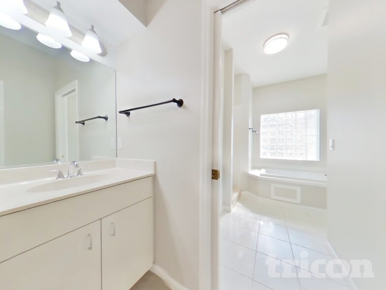 Building Photo - 4903 Cedar Oak Way