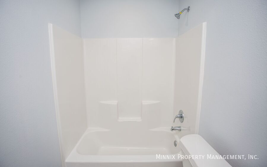 Building Photo - 1302 N Dover Ave