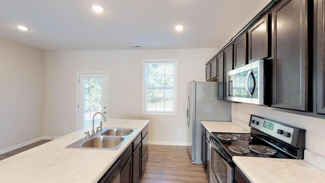 Building Photo - 302 Bogle St