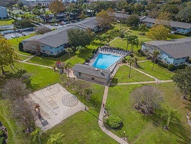 Building Photo - 2 Bed 1 Bath Condo | Pet Friendly | Washer...