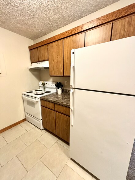 Building Photo - 5120 Emerald Dr