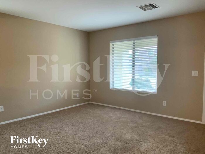 Building Photo - 39485 N Dusty Dr