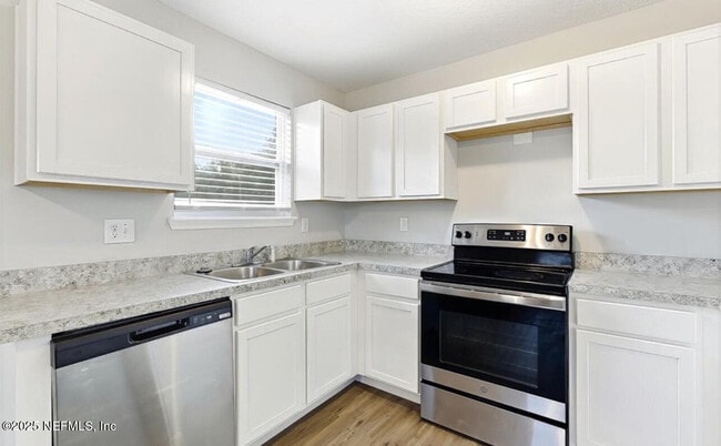 Building Photo - 1428 Barnett St