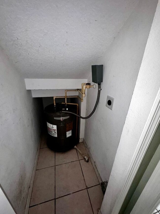 Building Photo - 3 Bedroom 2 Bath Magnolia Pointe Townhome with a Fenced backyard!