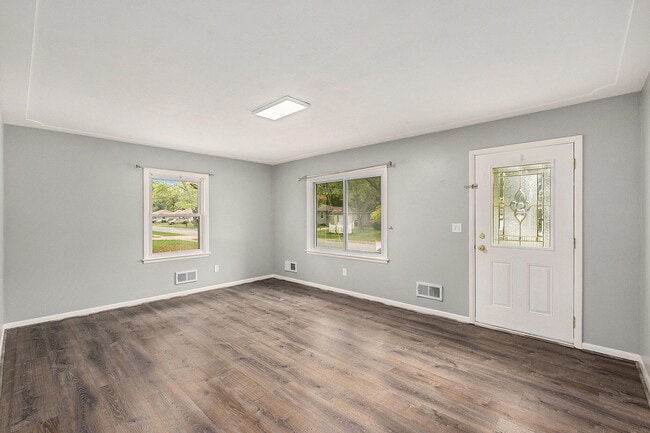 Building Photo - 4490 Blaine Ave SE