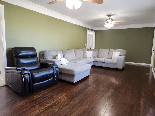 Building Photo - Half off 1st months rent.