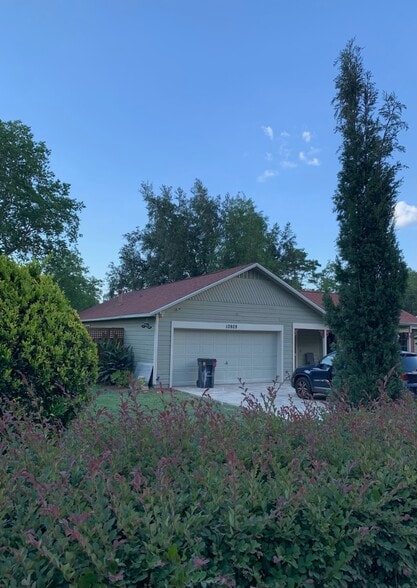 Front yard - 10928 NW 34th Pl