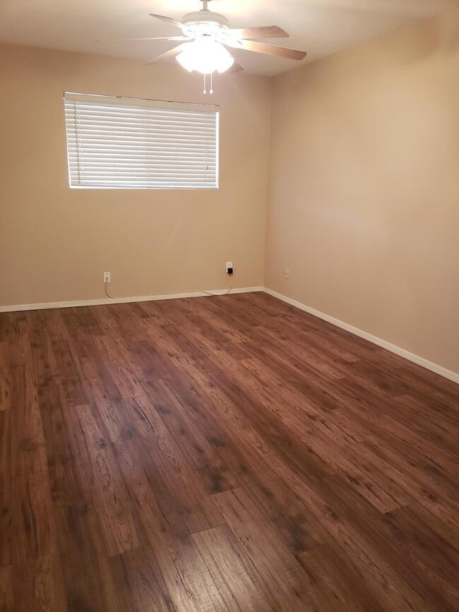 Building Photo - 9626 W Mountain View Rd