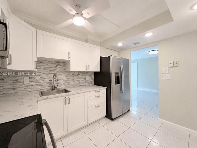Building Photo - 1300 St Charles Pl