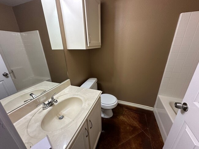 Building Photo - 206 Memory Ln